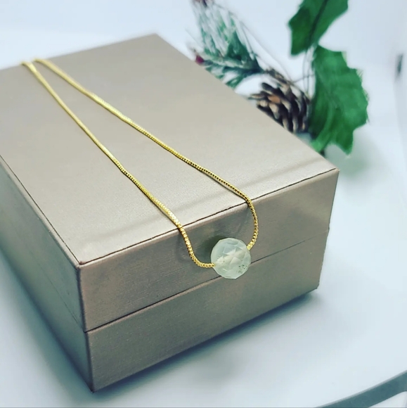 Prehnite necklace - Picture 3 of 4